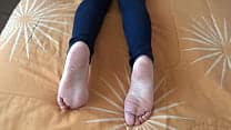 Une mère baise son beau-fils pendant que son mari se repose