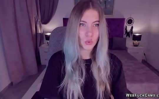 Blonde amateur Ukrainian teen on webcam Blonde amateur Ukrainian teen on webcam